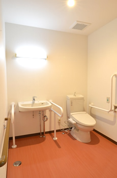 サービス付き高齢者向け住宅の共用部写真7（共同トイレ）